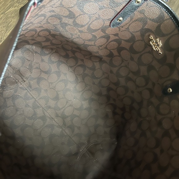 Reversible Large Coach Purse. Used and ready to ship. - Picture 3 of 7